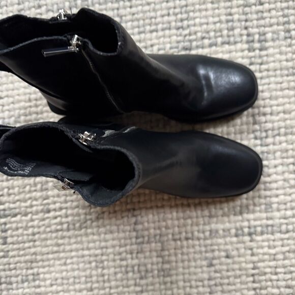NEW Steve Madden Ruthy Black Leather Zipper Boots 9 - Picture 4 of 7